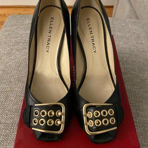 Ellen Tracy buckle heel